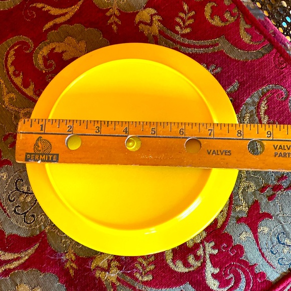 Tupperware vintage 8 inch bowl w/lid - Picture 2 of 4